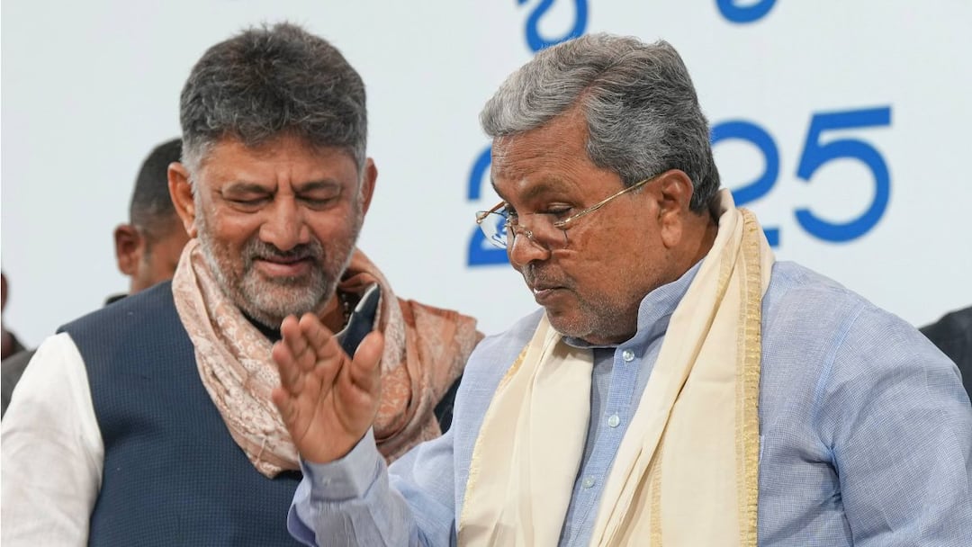 Siddaramaiah Meets Rahul Gandhi, Rejects Talk Of Leadership Change After Bihar Poll Debacle