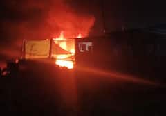 मुंबई नाशिक महामार्गावरील पेट्रोलच्या टँकर भीषण आग, शेजारील हॉटेलही जळून खाक