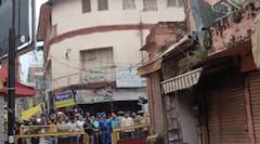 वाराणसी में सड़क चौड़ीकरण अभियान ने पकड़ी रफ्तार, दालमंडी मार्केट की दुकानों पर चला प्रशासन का हथौड़ा