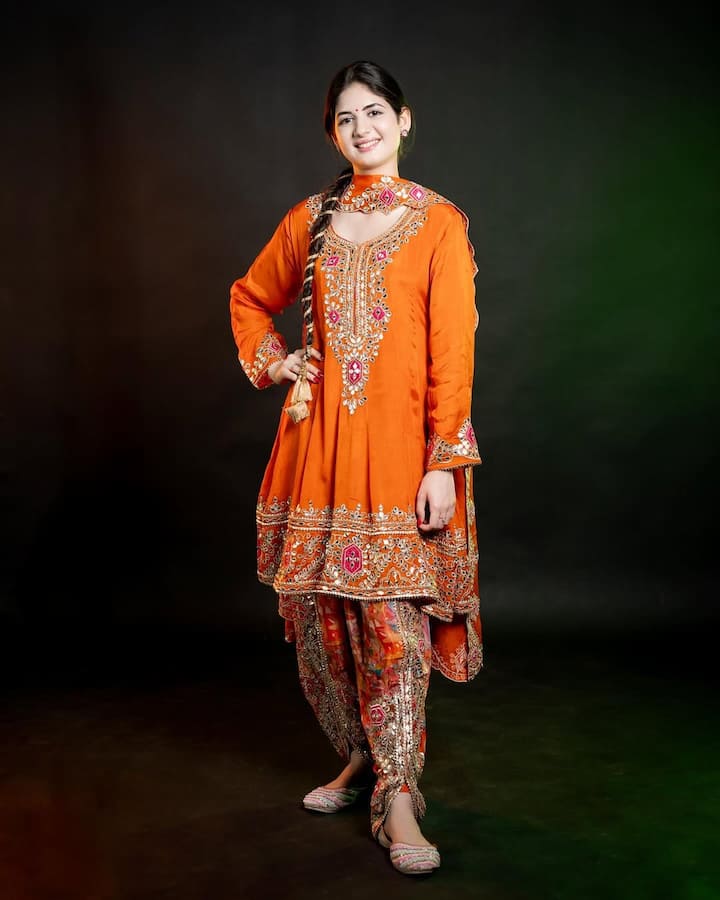 In this photo, Harshali is seen wearing an orange colored Patiala suit. Besides, she has also braided her hair. This look of hers looks very special.
