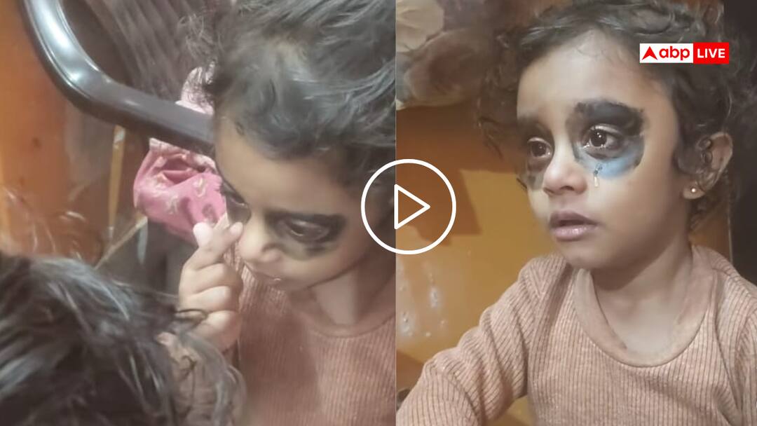 Video: आपके बच्चे को भी है Reels की लत? देसी मॉम ने ढूंढा गजब का जुगाड़, वीडियो देख आएगी हंसी! Mother used this trick to keep her child away from mobile phone watch funny viral video Video: आपके बच्चे को भी है Reels की लत? देसी मॉम ने ढूंढा गजब का जुगाड़, वीडियो देख आएगी हंसी!