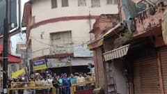 वाराणसी में सड़क चौड़ीकरण अभियान ने पकड़ी रफ्तार, दालमंडी मार्केट की दुकानों पर चला प्रशासन का हथौड़ा