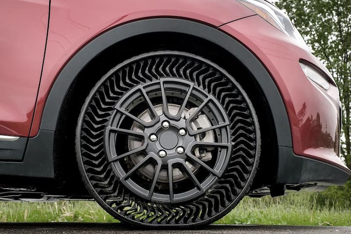 भारतातील ऑटोमोबाईल बाजार झपाट्याने बदलत आहे. या बदलांसोबतच टायर बनवण्याचं तंत्रज्ञानही अधिक आधुनिक होत चाललंय.