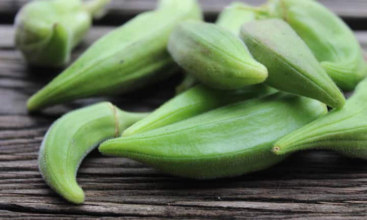 एक सिस्टमैटिक रिव्यू में भी पाया गया है कि भिंडी एलडीएल कोलेस्ट्रॉल और अन्य लिपिड मार्कर को कम कर सकती है. वहीं भिंडी का म्यूसिलेज आंतों में कोलेस्ट्रॉल को बांध कर उसे ऑब्जर्व होने से रोकता है.