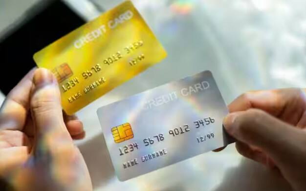 ਬਹੁਤ ਸਾਰੇ ਲੋਕ ਵਾਰ-ਵਾਰ ਨਵੇਂ ਕਾਰਡਾਂ ਜਾਂ ਵੱਖ-ਵੱਖ ਬੈਂਕਾਂ ਤੋਂ ਕਰਜ਼ਿਆਂ ਲਈ ਅਰਜ਼ੀ ਦਿੰਦੇ ਹਨ। ਇਹ ਸਮਝਦਾਰੀ ਨਹੀਂ ਹੈ। ਇਸ ਲਈ, ਸਿਰਫ਼ ਲੋੜ ਪੈਣ 'ਤੇ ਹੀ ਅਰਜ਼ੀ ਦਿਓ, ਨਹੀਂ ਤਾਂ ਤੁਹਾਡਾ CIBIL ਸਕੋਰ ਪ੍ਰਭਾਵਿਤ ਹੋ ਸਕਦਾ ਹੈ। ਕੁਝ ਲੋਕ ਆਪਣੇ ਕਾਰਡਾਂ ਦੀ ਵਰਤੋਂ ਬਿਲਕੁਲ ਨਹੀਂ ਕਰਦੇ। ਇਹ ਵੀ ਸਹੀ ਤਰੀਕਾ ਨਹੀਂ ਹੈ।