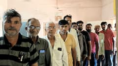 આ રીતે ખેડૂતોને સહાય કેમની મળશે? જૂનાગઢમાં 2 દિવસથી ખેડૂતો લાઇનમાં, ઓનલાઈન ફોર્મ ન ભરાતા આક્રોશ