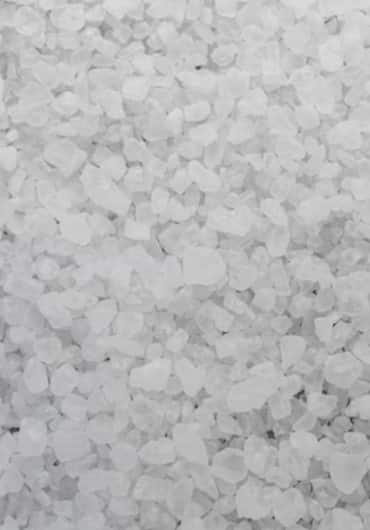 ਪਹਿਲੇ ਕੁਝ ਦਿਨ ਖੰਡ ਛੱਡਣਾ ਸਭ ਤੋਂ ਮੁਸ਼ਕਲ ਹੁੰਦਾ ਹੈ। ਇਸ ਦੌਰਾਨ ਸਿਰ ਦਰਦ, ਥਕਾਵਟ, ਚਿੜਚਿੜਾਪਨ ਅਤੇ ਮਿਠਾਈਆਂ ਦੀ ਲਾਲਸਾ ਹੋ ਸਕਦੀ ਹੈ। ਇਹ ਸਰੀਰ ਦੀ ਲਤ ਛੱਡਣ ਦੀ ਪ੍ਰਤੀਕਿਰਿਆ ਹੈ, ਪਰ ਇਹ ਪੜਾਅ ਜਲਦੀ ਲੰਘ ਜਾਂਦਾ ਹੈ।