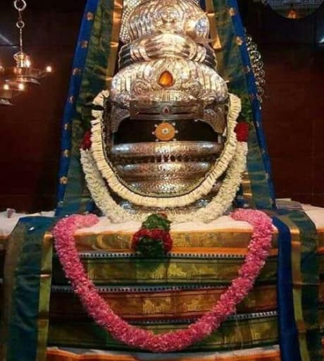 मेष रास - मेष राशीच्या लोकांनी तामिळनाडू येथील रामेश्वरम ज्योतिर्लिंगाचं दर्शन करावं. या ठिकाणी दर्शन घेतल्यास तुम्हाला तुमच्या अनेक प्रश्नांची उत्तरं मिळतील.