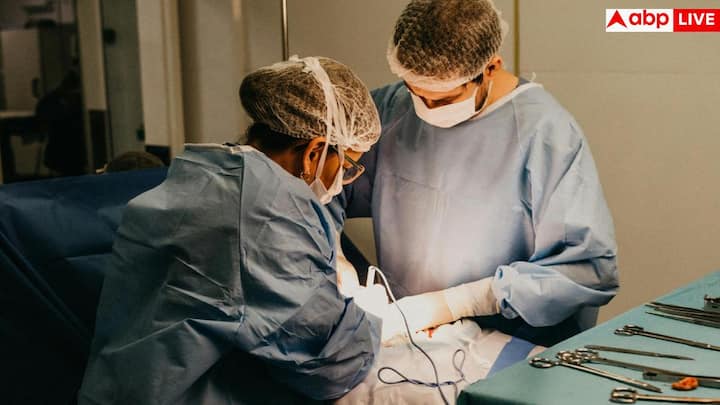 उनका कहना है कि कई बार लोग अपने जाने का समय खुद चुन लेते हैं. किसी खास दिन का इंतजार, किसी रिश्तेदार का आना या किसी घटना के पूरे होने के बाद ही वे दुनिया छोड़ते हैं. यह समझा पाना मुश्किल है, लेकिन वर्षों से उन्होंने यह पैटर्न देखा है.