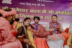 शिल्पा शेट्टी से जुबिन नौटियाल तक, धीरेंद्र शास्त्री की पदयात्रा में शामिल हुए ये पॉपुलर बॉलीवुड स्टार्स