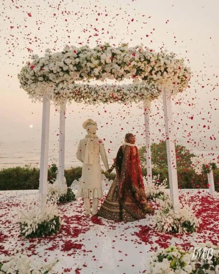 भारतात प्रत्येक प्रदेशाची वेगळी संस्कृती आणि सौंदर्य असल्यामुळे लग्नासाठी अनेक उत्तम पर्याय उपलब्ध आहेत.