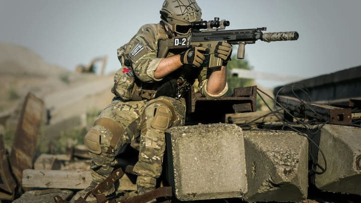 दुनिया में सुरक्षा व्यवस्था का नाम आते ही ज्यादातर लोगों के दिमाग में सेना की ताकत, हथियारों का भंडार और फौज की तैयारियां आती हैं, लेकिन कुछ देश ऐसे भी हैं जो बिना सेना के भी सालों से सुरक्षित हैं और शांतिपूर्वक जी रहे हैं. इन देशों ने अपनी रक्षा के लिए सेना नहीं बल्कि कूटनीति, अंतरराष्ट्रीय गठबंधनों और पुलिस बल पर भरोसा किया है.