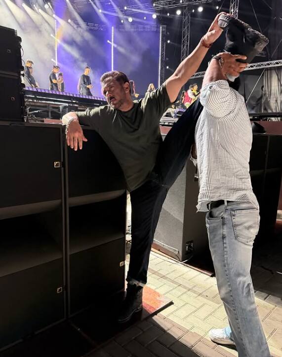 वर्क फ्रंट पर सलमान खान फिल्म बैटल ऑफ गलवान में नजर आएंगे. फिल्म के लिए सलमान कड़ी मेहनत कर रहे हैं.