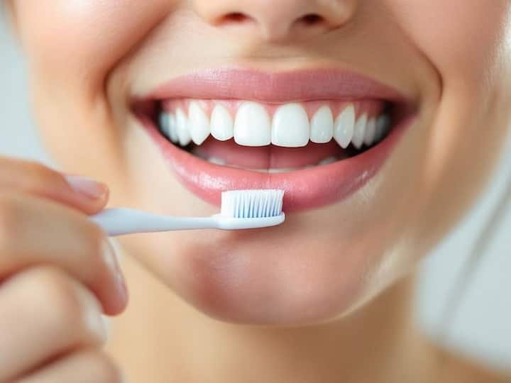 दंततज्ज्ञ सांगतात की, तुम्ही सकाळी कधी कधी ब्रश चुकवला तरी चालेल, पण रात्रीचा ब्रश कधीही चुकवू नये.