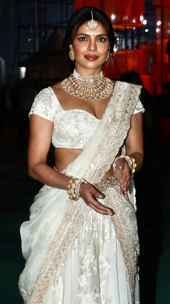 తగలబెట్టేద్దామా... 'వారణాసి' టైటిల్‌ లాంచ్‌లో ప్రియాంక చోప్రా తెలుగు సూపరంతే