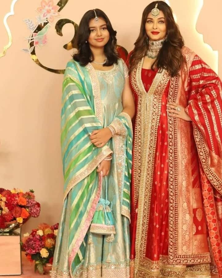 Aaradhya is looking amazing in this green dress. Her look looks very good with matching earrings and maang tikka.