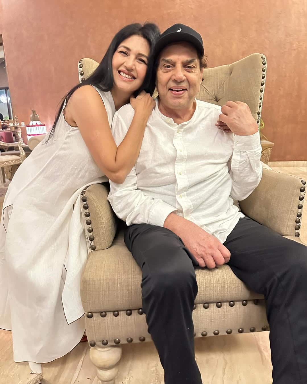 मिलिए धर्मेंद्र की बहू दीप्ति भटनागर से, मॉडलिंग में छाईं, फिल्मों में आजमाया हाथ, अब करती हैं ये काम