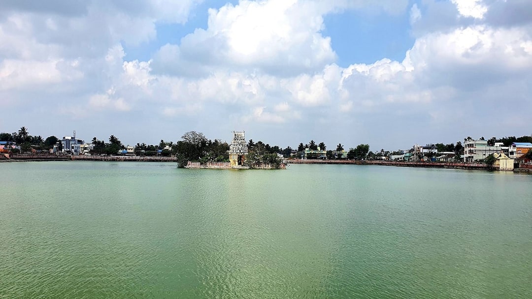 ஹரித்ரா நதி என்றழைக்கப்படும் மன்னார்குடி கோயில் குளம்