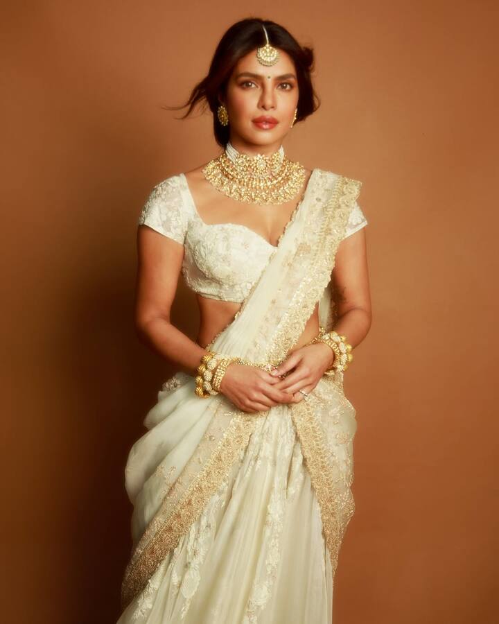 Priyanka Chopra has recently shared some of her latest pictures on Instagram. In which she is looking very glamorous.