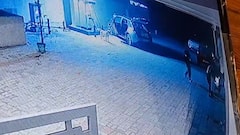 பிறப்பு உறுப்பை கடித்து குதறிய வளர்ப்பு நாய்... ரத்தம் சொட்ட சொட்ட ஓடிய இளைஞர் - சிசிடிவியில் அதிர்ச்சி