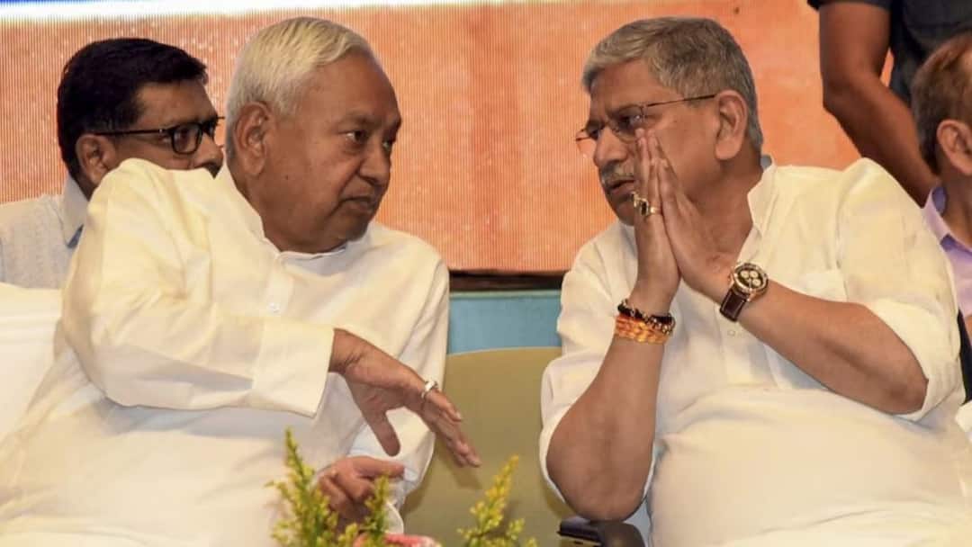 बिहार में नई सरकार के गठन के लिए राजनीतिक सरगर्मी तेज, नीतीश कुमार के इस्तीफे को लेकर सामने आया बड़ा अपडेट