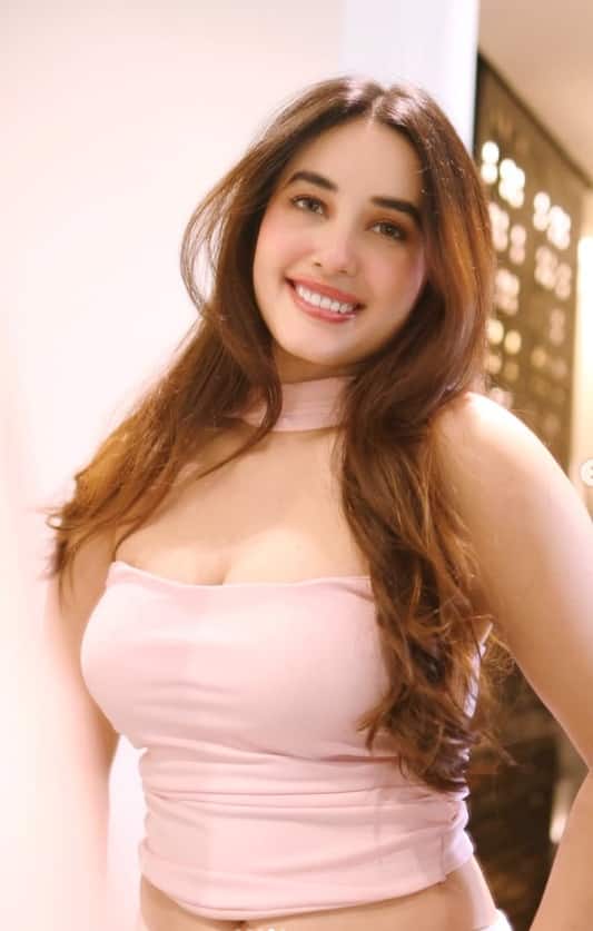 અદિતી બુધાથોકીનો પિન્ક ડ્રેસમાં સૉફ્ટ લૂક વાયરલ