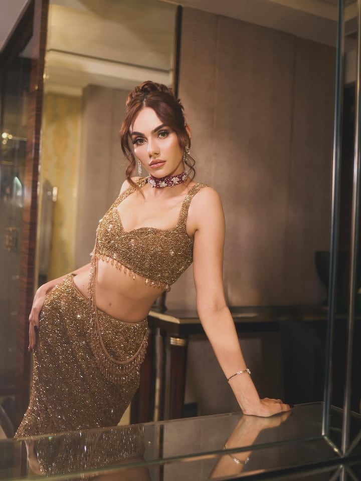 Shreya Sharma's name is next on the list. After the release of the teaser of the film, the discussion about Haseena has also intensified. Haseena is very active on social media and keeps impressing her fans with her different looks. She has no competition in terms of style and fashion.