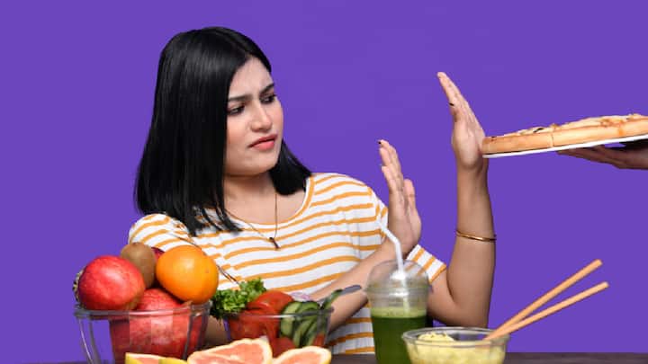 अचानक भूक कमी लागणे हे अनेकदा शरीर देत असलेला महत्त्वाचा संकेत असू शकतो. आपण दुर्लक्ष करतो, पण या छोट्या बदलांमागे काही कारणं दडलेली असतात.