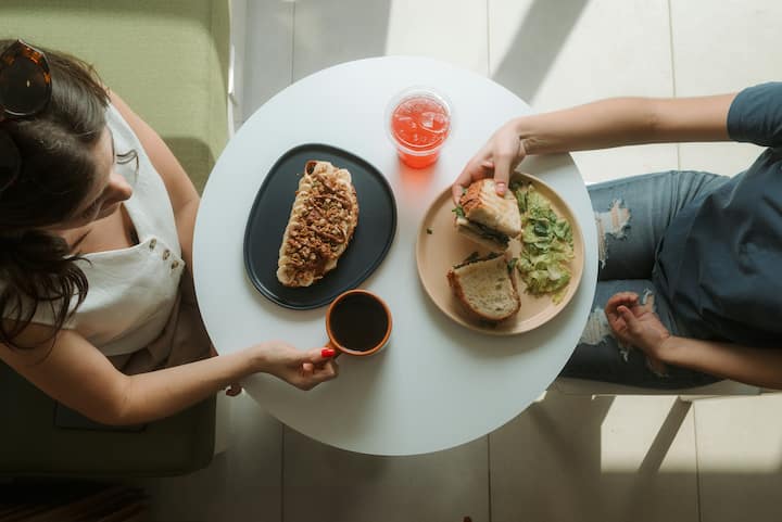 औषधांचा परिणाम : काही औषधांचे साइड इफेक्ट म्हणून भूक कमी होऊ शकते.