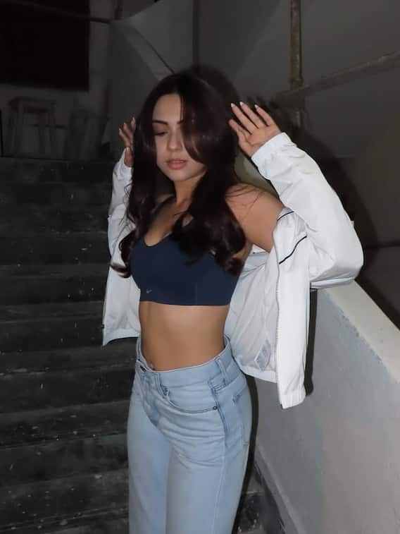 શર્ટના બટન ખોલી એક્ટ્રેસ રીમ શેખે કરાવ્યું ગ્લેમરસ ફોટોશૂટ