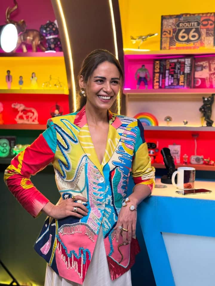 हाल ही में उन्होंने 'बैड्स ऑफ बॉलीवुड' में अपनी जबरदस्त अदाकारी से सबको इंप्रेस किया. कमाई के मामले में भी मोना सिंह किसी से पीछे नहीं हैं. वैसे तो एक्ट्रेस के नेटवर्थ की जानकारी पब्लिक डोमेन में अवेलेबल नहीं है. लेकिन रिपोर्ट्स ने अंदाजा लगाते हुए एक्ट्रेस की संपत्ति 44 से 50 करोड़ की बताई है. 2012 में फोर्ब्स की एक रिपोर्ट में उनकी नेटवर्थ 22.5 मिलियन बताई गई थी