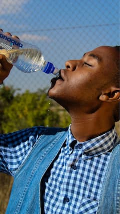 শীতকালে জল খান সঠিক পরিমাণে, নাহলে কী কী অসুবিধায় পড়বেন?