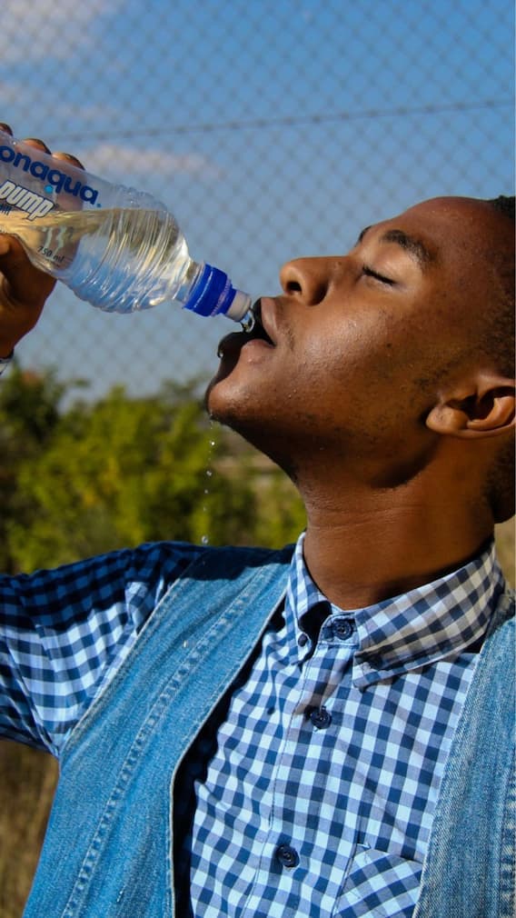 குளிர்காலத்தில் சரியான அளவு தண்ணீர் குடிக்க மாட்டீங்களா.! இவ்வளவு பிரச்சனை ஏற்படுமா.?