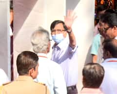 Sanjay Raut: हाडाचा शिवसैनिक... बाळासाहेबांसाठी दुर्धर आजारपण बाजूला सारुन संजय राऊत घराबाहेर पडले