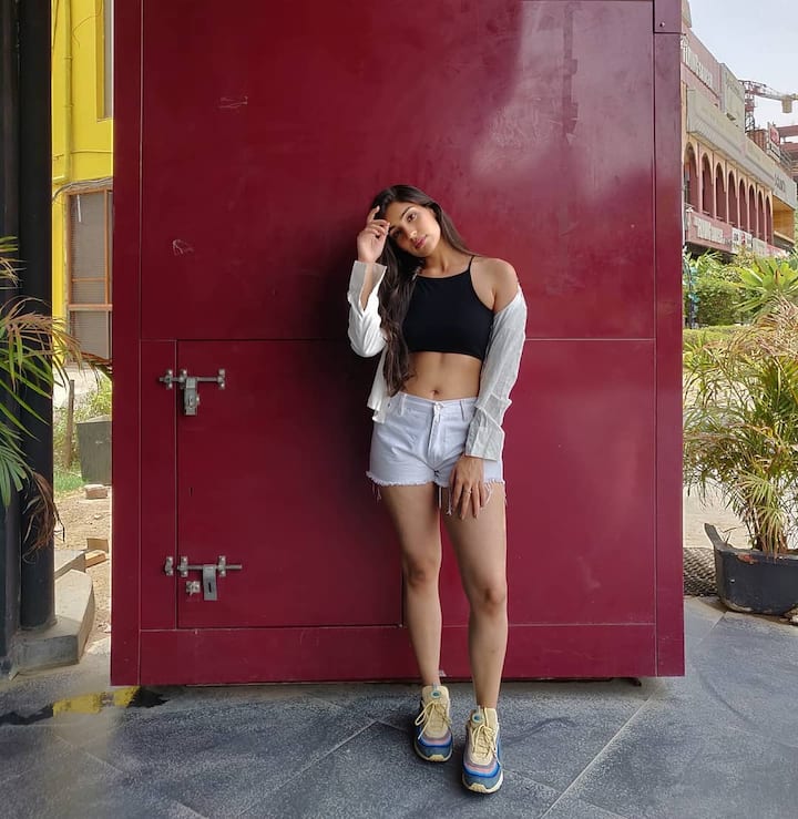 इंस्टाग्राम पर युक्ति के 958K फॉलोवर्स हैं, जो उन्हें बेहद पसंद करते हैं.