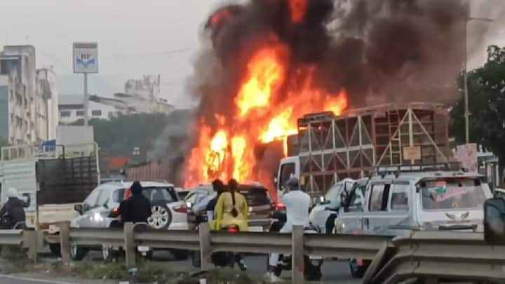 पुण्यातील नवले पुलावरील अपघातांची मालिका थांबता थांबेना असेच चित्र पाहायला मिळत आहे. कारण, गुरुवारी येथील पुलावर झालेल्या भीषण अपघातानंतर आज पुन्हा एकदा अपघात झाला.