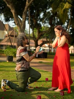 'सपने सुहाने लड़कपन के' फेम एक्ट्रेस रूपल त्यागी ने की सगाई, बॉयफ्रेंड ने घुटनों पर जाकर किया प्रपोज