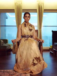 एक की उम्र 44 दूसरी 45 की, दोनों की खूबसूरती के रहते हैं चर्चे, जानें कौन ज्यादा अमीर