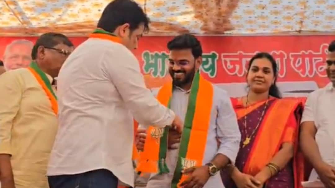 BJP expels Kashinath Choudhary accused of involvement in murder of sadhus in Palghar Maharashtra ann पालघर: काशीनाथ चौधरी को BJP ने 24 घंटे में ही दिखाया बाहर का रास्ता, साधु हत्याकांड में आया था नाम