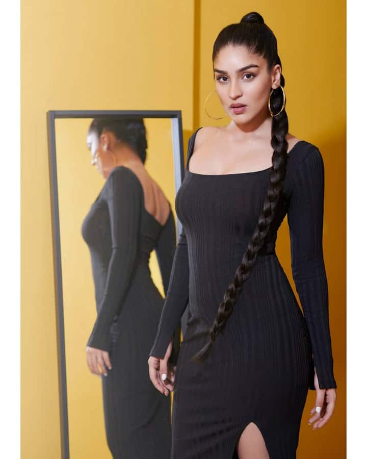 युक्ति को इमरान हाशमी के सॉन्ग लुट में देखा गया था. इस सॉन्ग में वो दुल्हन के लुक में नजर आई थीं. गाने को 1.5 बिलियन से भी ज्यादा व्यूज मिले थे.