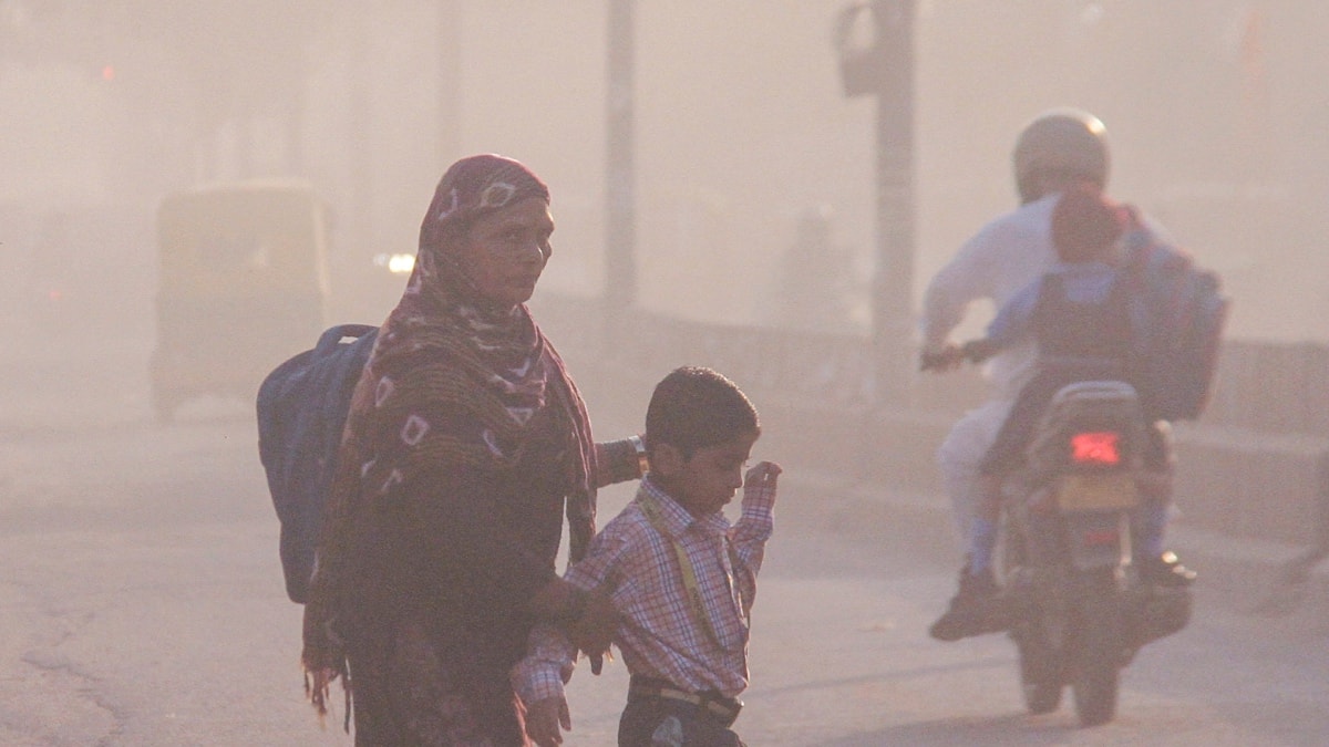 Delhi Continues To Choke As AQI Hits 500: GRAP-4 Emergency, Outdoor Sports Banned