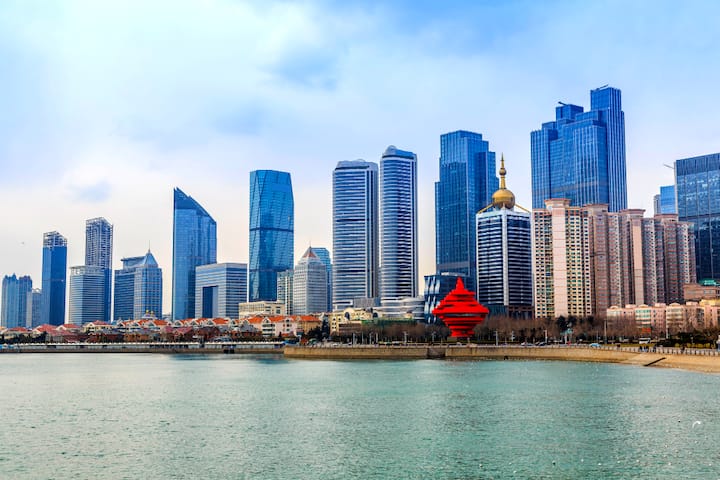 इन देशों में काम करके जब कोई भारतीय वापस लौटता है, तो उसकी कमाई रुपये में बदलकर इतनी ज्यादा हो जाती है कि सचमुच कोई भी हैरान हो जाए. आज हम आपको ऐसी ही दुनिया की सबसे ताकतवर करेंसीयों और उनकी भारतीय रुपये में कीमत के बारे में बेहद आसान भाषा में जानकारी दे रहे हैं.