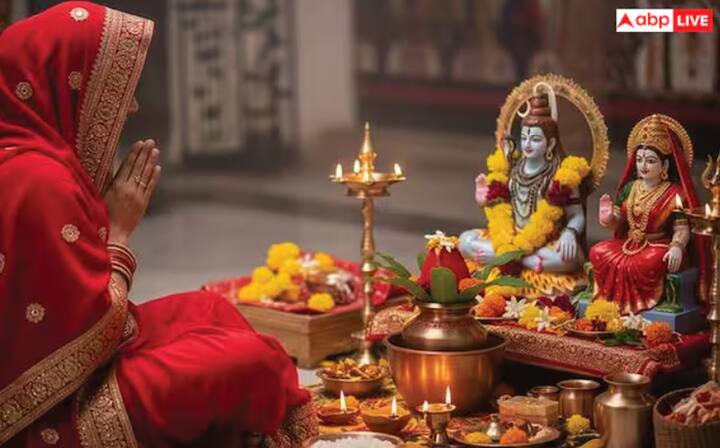 ਪ੍ਰਦੋਸ਼ ਵਰਤ ਦਾ ਦਿਨ ਭਗਵਾਨ ਸ਼ਿਵ ਨੂੰ ਸਮਰਪਿਤ ਹੈ। ਪ੍ਰਦੋਸ਼ ਵਰਤ 17 ਨਵੰਬਰ ਨੂੰ ਮਨਾਇਆ ਜਾਂਦਾ ਹੈ, ਜੋ ਕਿ ਮਾਰਗਸ਼ੀਰਸ਼ ਮਹੀਨੇ ਦੇ ਕਾਲੇ ਪੰਦਰਵਾੜੇ ਦੇ ਤੇਰ੍ਹਵੇਂ ਦਿਨ ਹੁੰਦਾ ਹੈ। ਕਿਉਂਕਿ ਇਹ ਸੋਮਵਾਰ ਨੂੰ ਪੈਂਦਾ ਹੈ, ਇਸ ਲਈ ਇਸਨੂੰ ਸੋਮ ਪ੍ਰਦੋਸ਼ ਵਰਤ ਕਿਹਾ ਜਾਂਦਾ ਹੈ।