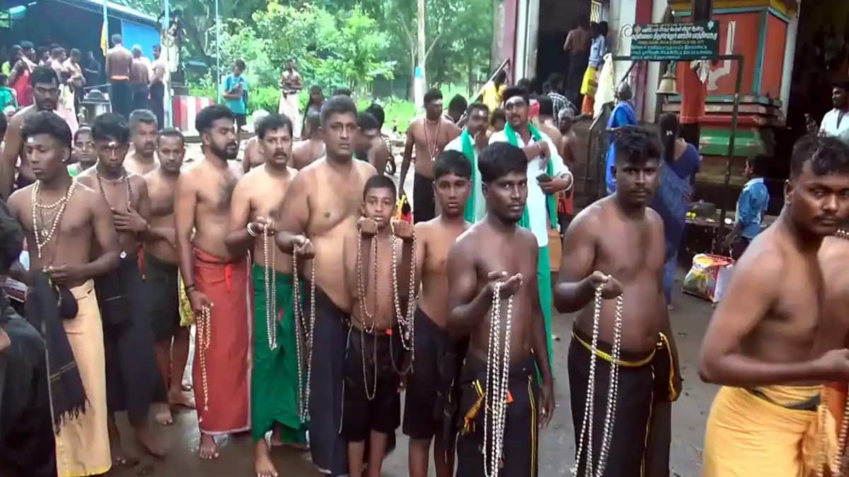 கார்த்திகை முதல் நாள்: சுருளி அருவியில் குவிந்த ஐயப்ப பக்தர்கள்! சபரிமலை யாத்திரை விரதம் துவக்கம்!