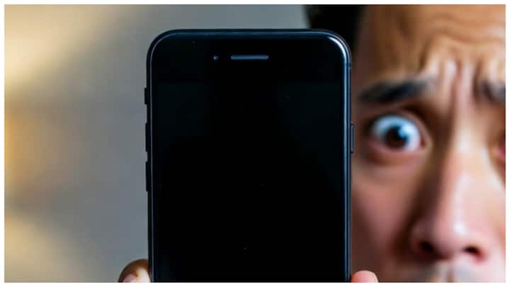 Mobile Phone Using Tips: మొబైల్‌ ఫోన్ వాడకంలో చిన్న నిర్లక్ష్యాలు అతి పెద్ద ప్రమాదానికి కారణమవుతాయి. బ్యాటరీ పేలుడుకు దారి తీయవచ్చు. జాగ్రత్తగా ఉండండి.