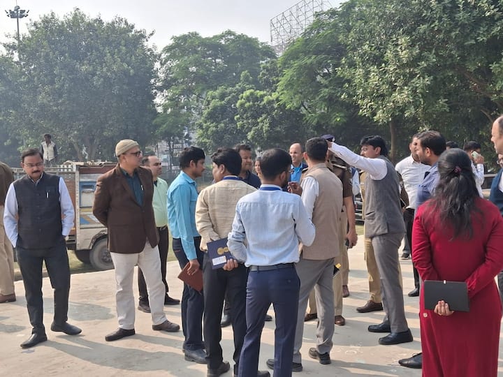लाइट का काम करने वाले विजय कुमार ने कहा कि हमें एसी, पंखा और लाइट की व्यवस्था का जिम्मा दिया गया है. हम लोगों ने बराबर वीआईपी नेताओं के लिए काम किया है. इस कार्यक्रम में प्रधानमंत्री आएंगे इसके हिसाब से व्यवस्था करनी है.