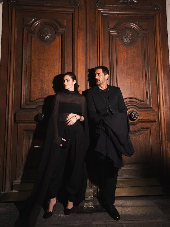 अर्जुन रामपाल की 21 साल की शादी के बाद 2019 में मेहर जेसिया से तलाक हुआ था. जिसके बाद अब वो गैब्रिएला डेमेट्रियड्स को डेट कर रहे हैं.