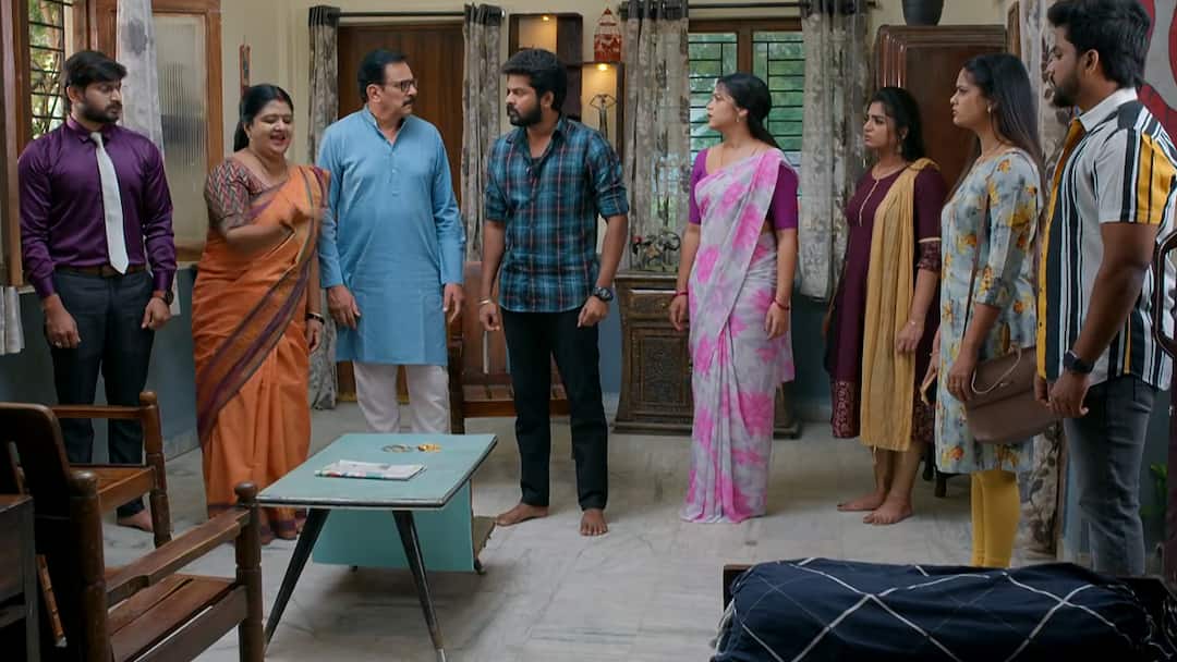 gunde ninda gudi gantalu serial today episode 556 18th November 2025 written update TV Prasaram Telugu Serial Updates Gunde Ninda Gudi Gantalu November 18th Episode: మనోజ్ చొక్కా పట్టుకున్న బాలు, మొత్తం మీనాపై నెట్టేసి షాకిచ్చిన ప్రభావతి - గుండెనిండా గుడిగంటలు నవంబర్ 18 ఎపిసోడ్!