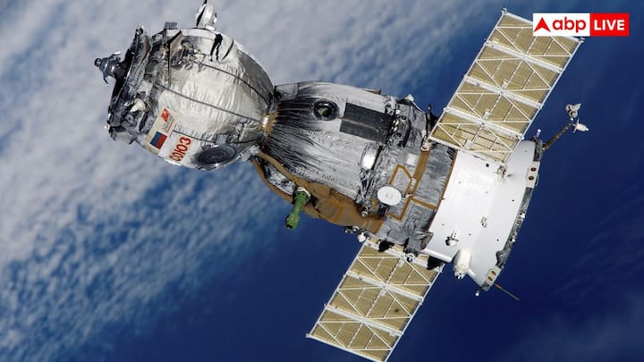 अंतरिक्ष में सैटेलाइट को खतरा जंग से नहीं सिर्फ सूक्ष्म उल्कापिंडों से है. इस वजह से सैटेलाइट को भले ही काफी कठोर पर्यावरणीय परिस्थितियों का सामना करना पड़ता है लेकिन अंतरिक्ष में जंग के लिए जरूरी तत्व मौजूद ही नहीं होते.