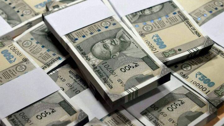 आपको हर महीने 10 हजार रुपये पूरे 15 साल तक जमा करने होंगे. फिलहाल 7.1 प्रतिशत ब्याज दर के हिसाब से 15 साल में आपकी कुल मैच्योरिटी वैल्यू लगभग 32 लाख रुपये होगी. यह रकम भविष्य में आपके लिए बहुत काम आएगी.